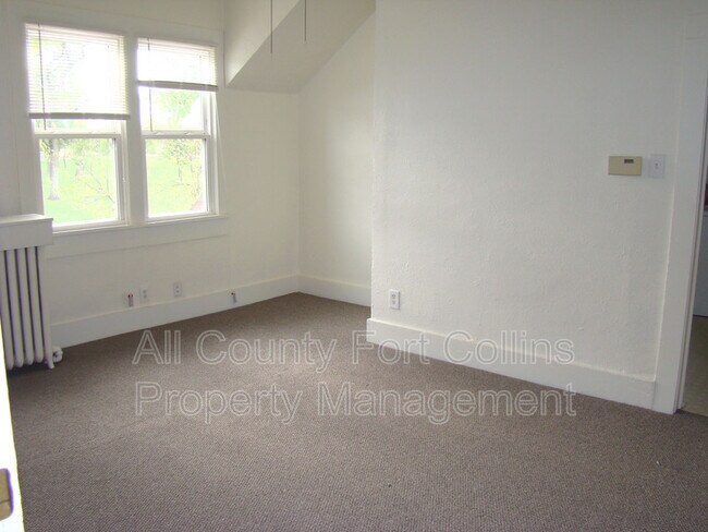 Building Photo - 401 Elm St