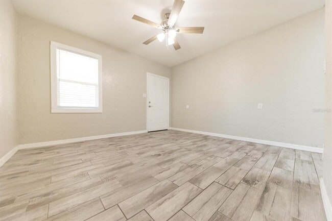 Building Photo - 1019 2nd St SE