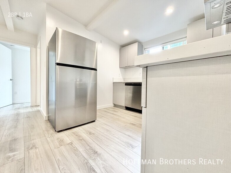 Building Photo - 1570 Yosemite Dr