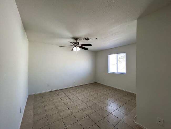 Building Photo - AVAILABLE NOW!! 2 Bedroom 2 Bath Apartment...