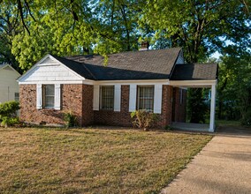 Building Photo - 4 Success is now offering this spacious 2 bedroom home.