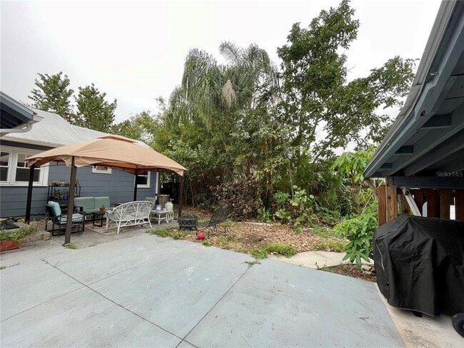 Building Photo - 2120 8th Ave W