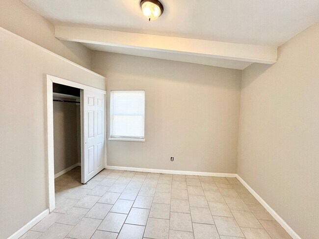 Building Photo - 2222 Zabel Dr