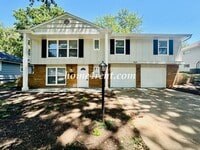 Building Photo - Updated Raytown Ranch w/ Wood Floors, SS Appliances, Finished Basement and a Fenced Yard!