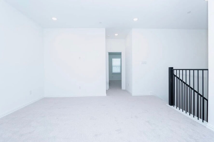Building Photo - 9413 Speaker Dr