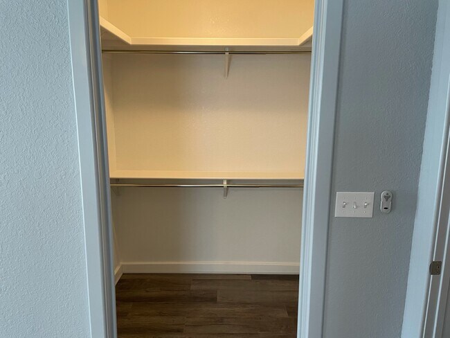 Building Photo - 9969 Glen Rd