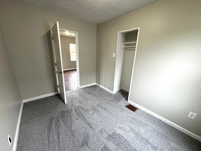 Building Photo - Near Eastside 3 Bedroom 1 Bath