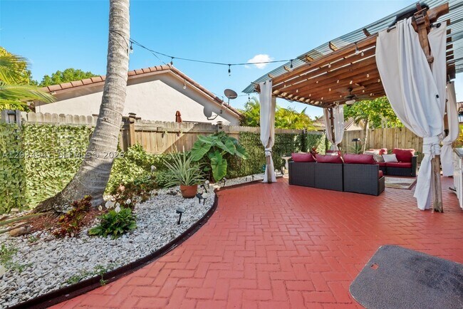 Building Photo - 12870 SW 53rd St
