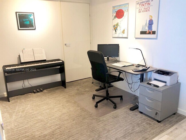 Building Photo - 1300 Brickell Bay Dr