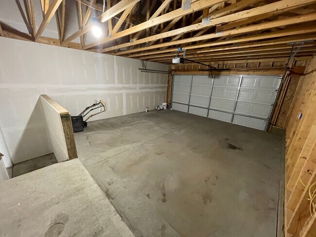 Building Photo - Cute Home in a Great Neighborhood!