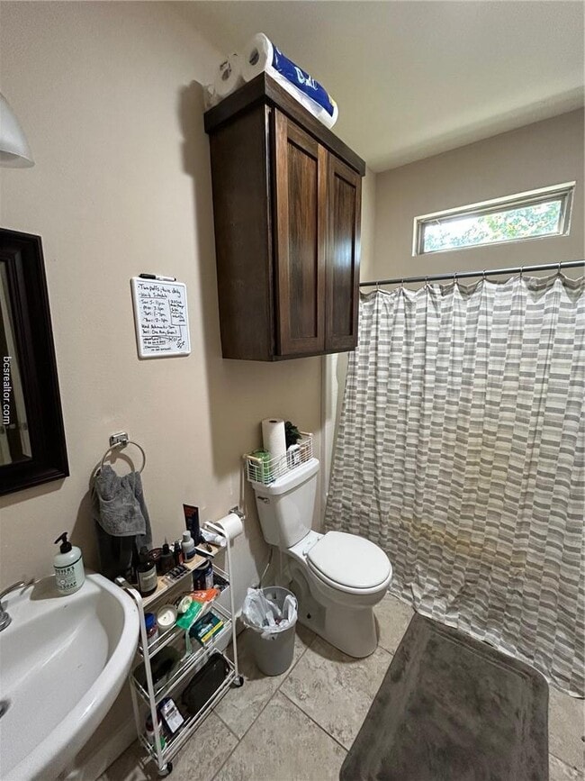 Building Photo - 806 Nimitz St