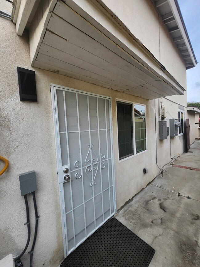 Building Photo - 8822 O'Melveny Ave