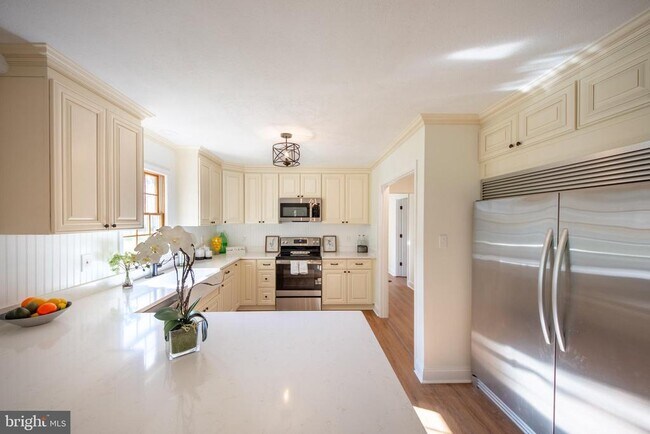 Building Photo - 105 King George Ct