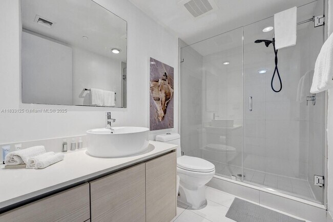 Building Photo - 2600 E Hallandale Beach Blvd