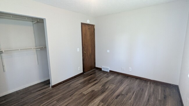 Building Photo - Welcome to this charming 3-bedroom, 1-bath...