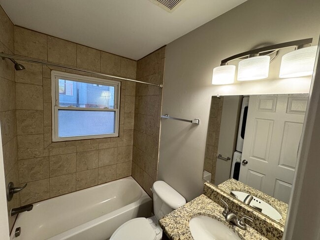 Building Photo - 422 State St