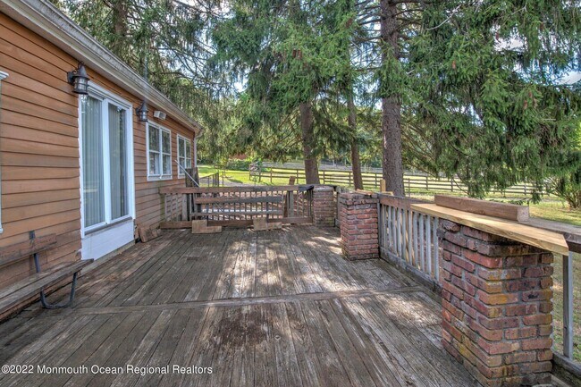 Building Photo - 284 Millstone Rd