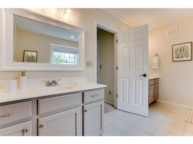 Building Photo - 730 Tilia Ln