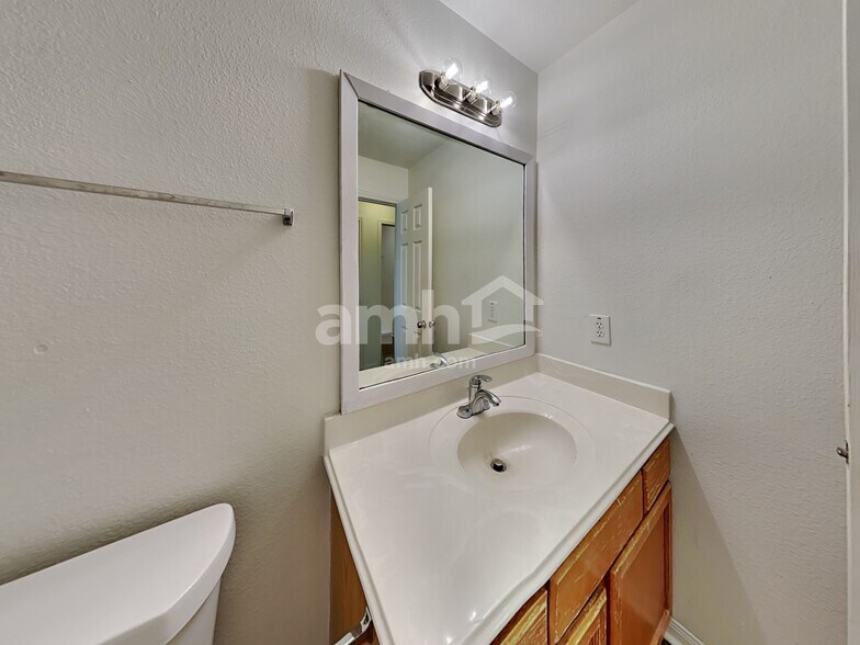 Building Photo - 1018 Redcrest Springs Ct