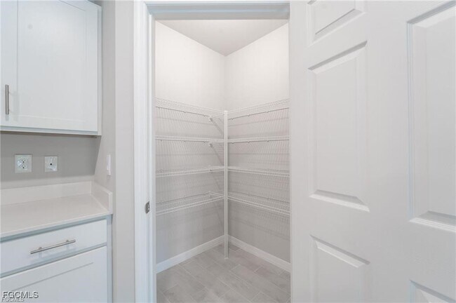 Building Photo - 1705 NW 31st Pl