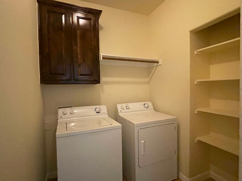 Laundry - 434 Needham Dr