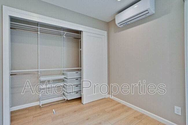 Building Photo - 368 Camille Ct