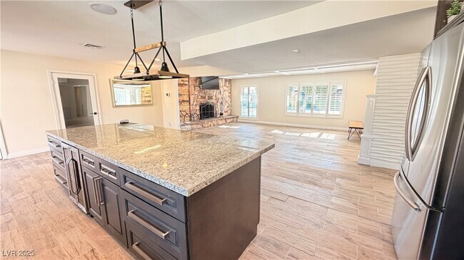 Building Photo - 1819 S Beverly Way