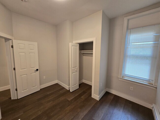 Building Photo - 1321 W Wingohocking St