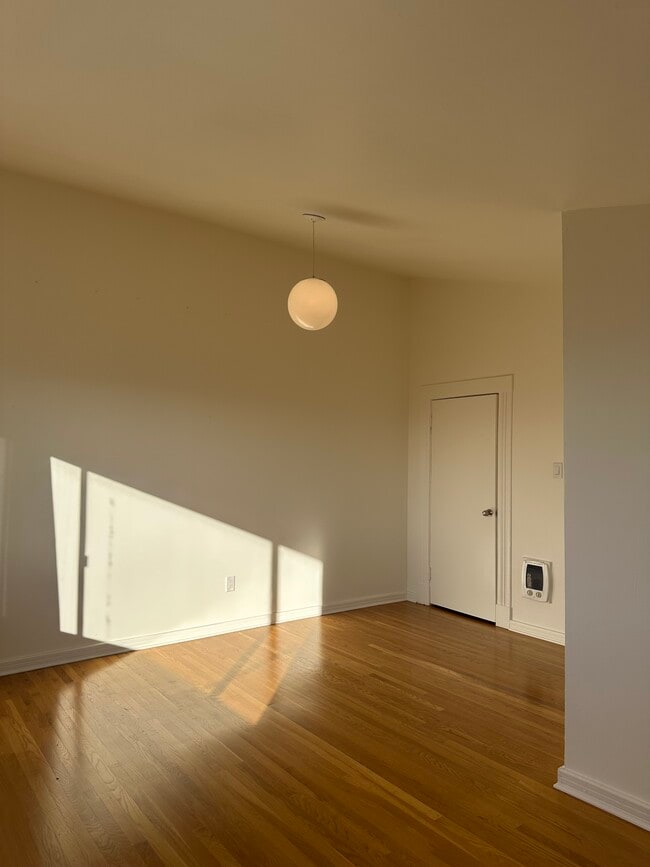 Building Photo - 1367 De Haro St