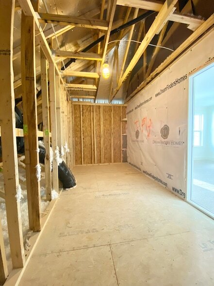 Building Photo - 643 Conifer Dr