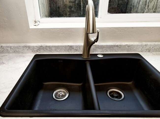 Building Photo - Nice 3 Bed 1 Bath Basement Apartment Close to Downtown GJ