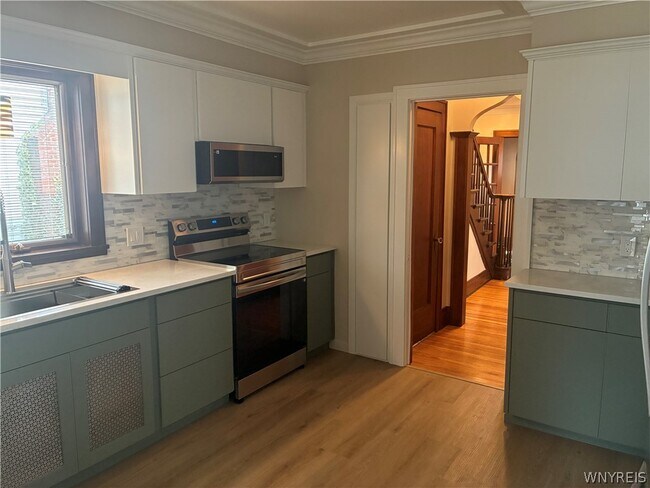 Building Photo - 385 Berryman Dr