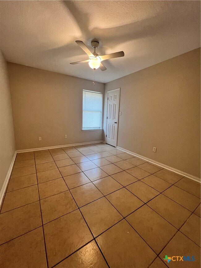 Building Photo - 607 Olaf Dr