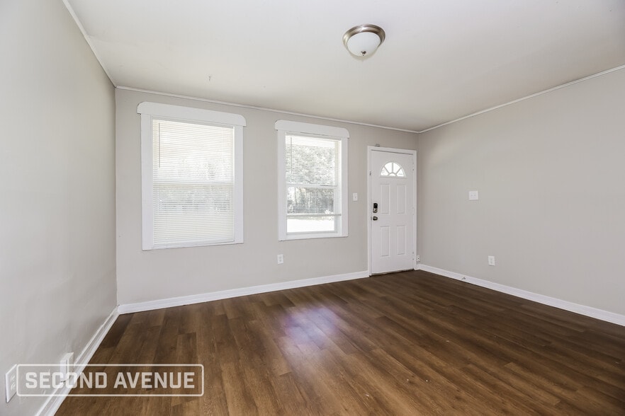 Building Photo - 4640 Suray Ave