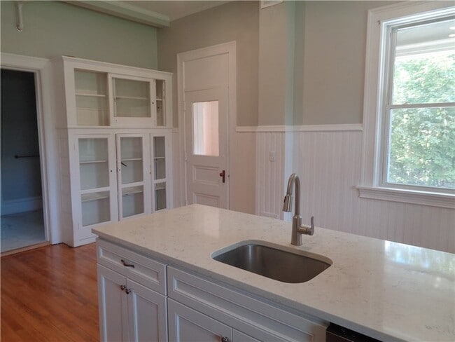 Building Photo - 22 W 3rd St