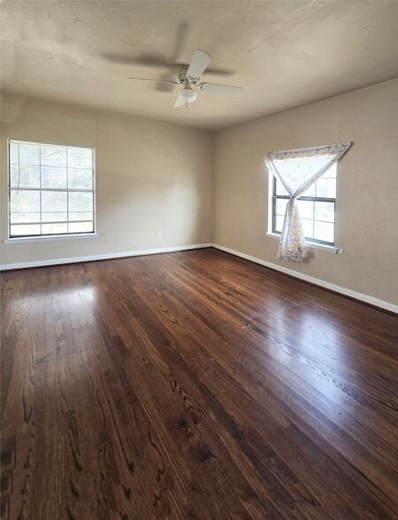 Building Photo - 12121 Hoblitzelle Dr