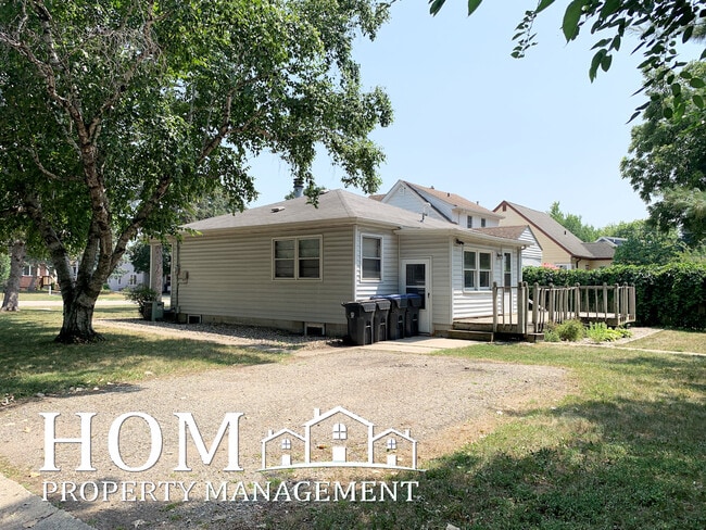 Building Photo - 802 Carney Ave