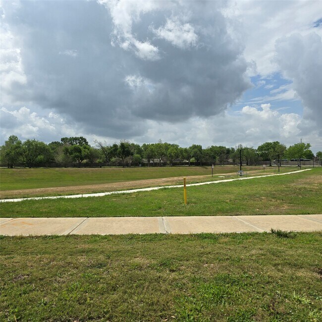 Building Photo - 6411 Slate Stone St