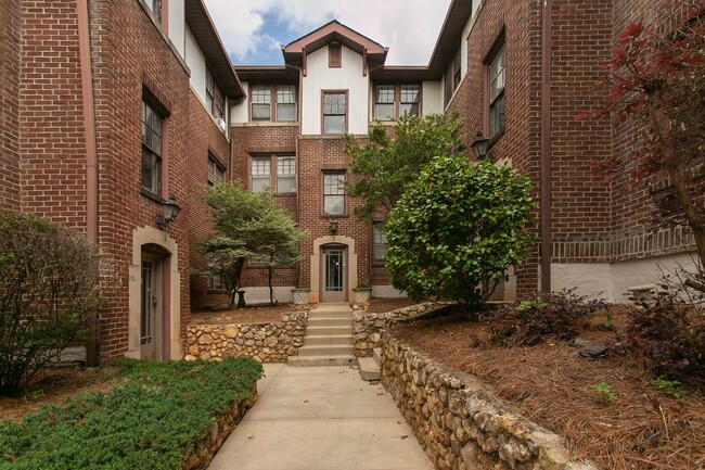 Interior Photo - Highland Court