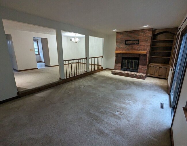 Building Photo - Charming and Convenient Townhome for Rent....