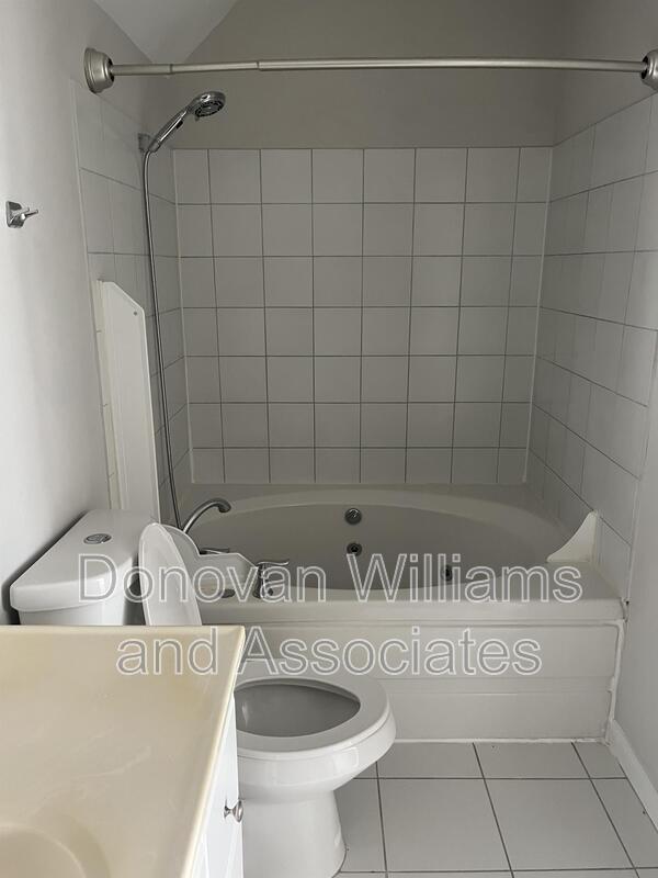 Building Photo - 135 E Wilson Ave