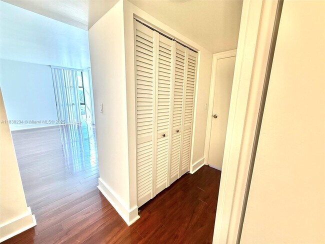 Building Photo - 20335 W Country Club Dr