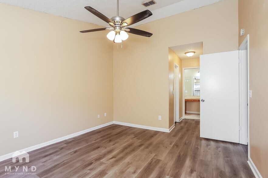 Building Photo - 2631 Moorsfield Ln