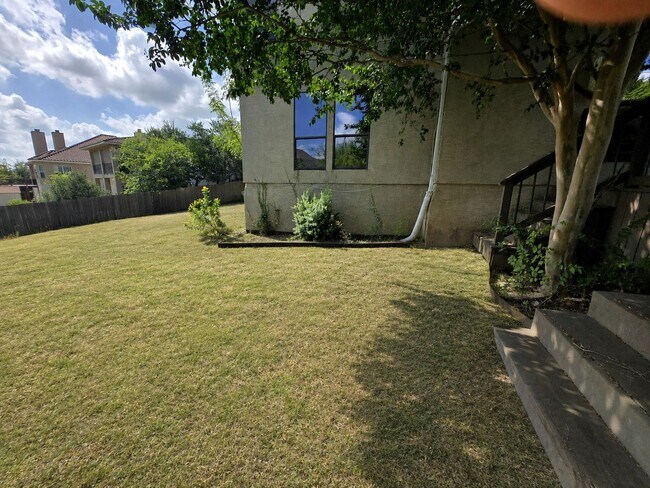 Building Photo - 911 Sutters Rim