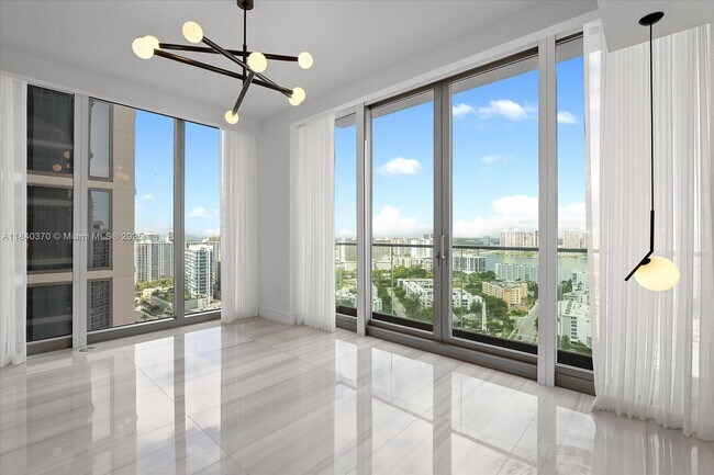Building Photo - 17901 Collins Ave