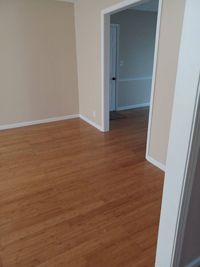 Building Photo - 421 Bluff Dr