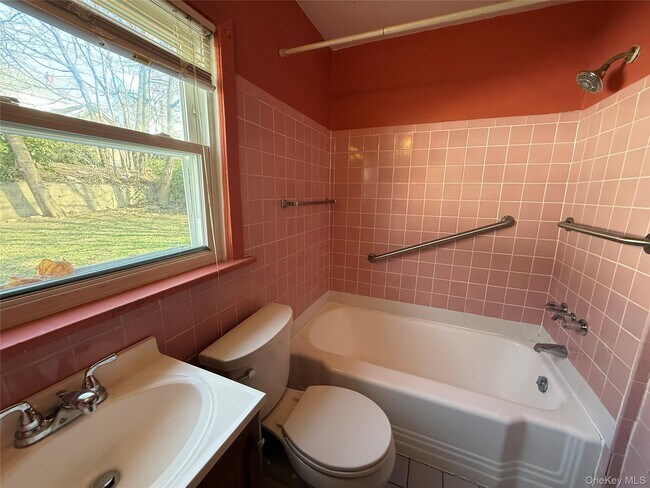 Building Photo - 15 Maple Grove St