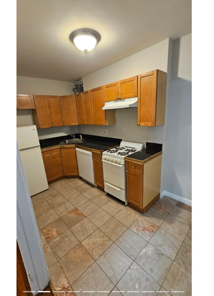 Building Photo - 110 Brainerd Rd