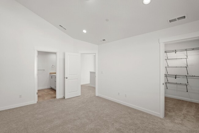 Building Photo - Pleasant Valley Villages 3 Bedroom Townhome with Community Center