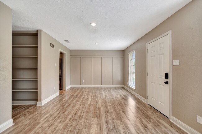 Building Photo - 3826 Willow Springs Ln